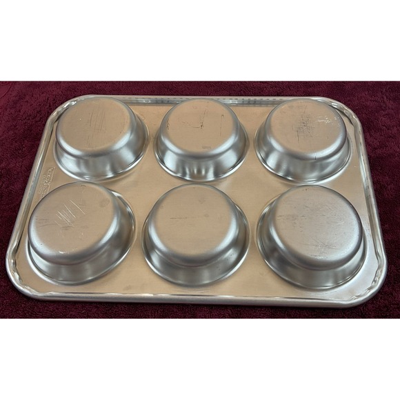 Nordic Ware Naturals® Aluminum 6 Capacity 4 Inch Jumbo Muffin Pan EUC - Picture 6 of 8
